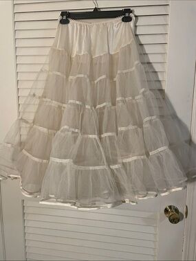 Vintage Style Tiered Layered Tulle Petticoat Full Skirt in Ivory